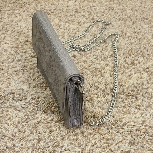 Snob Essientials Converible Crossbody Clutch Card Holder - Picture 4 of 8